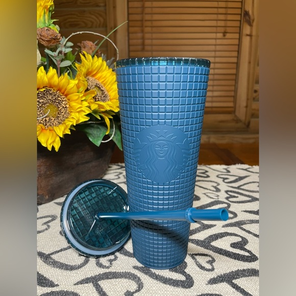 STARBUCKS 2023 Winter Release 24 oz Grid Soft Touch Tumbler - Picture 5 of 6